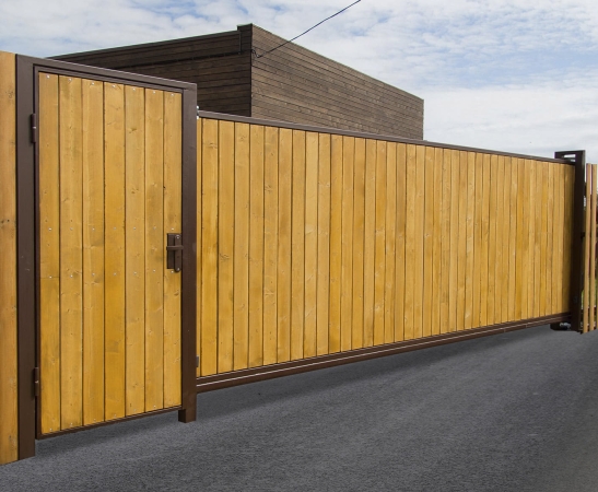 Деревянные ворота в Тереке